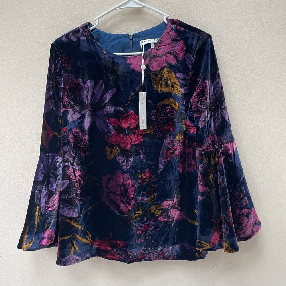 NWT Trina Turk Astral Crew Neck Bell Sleeve Garden Drapery Velvet Top Size Small - Picture 3 of 10